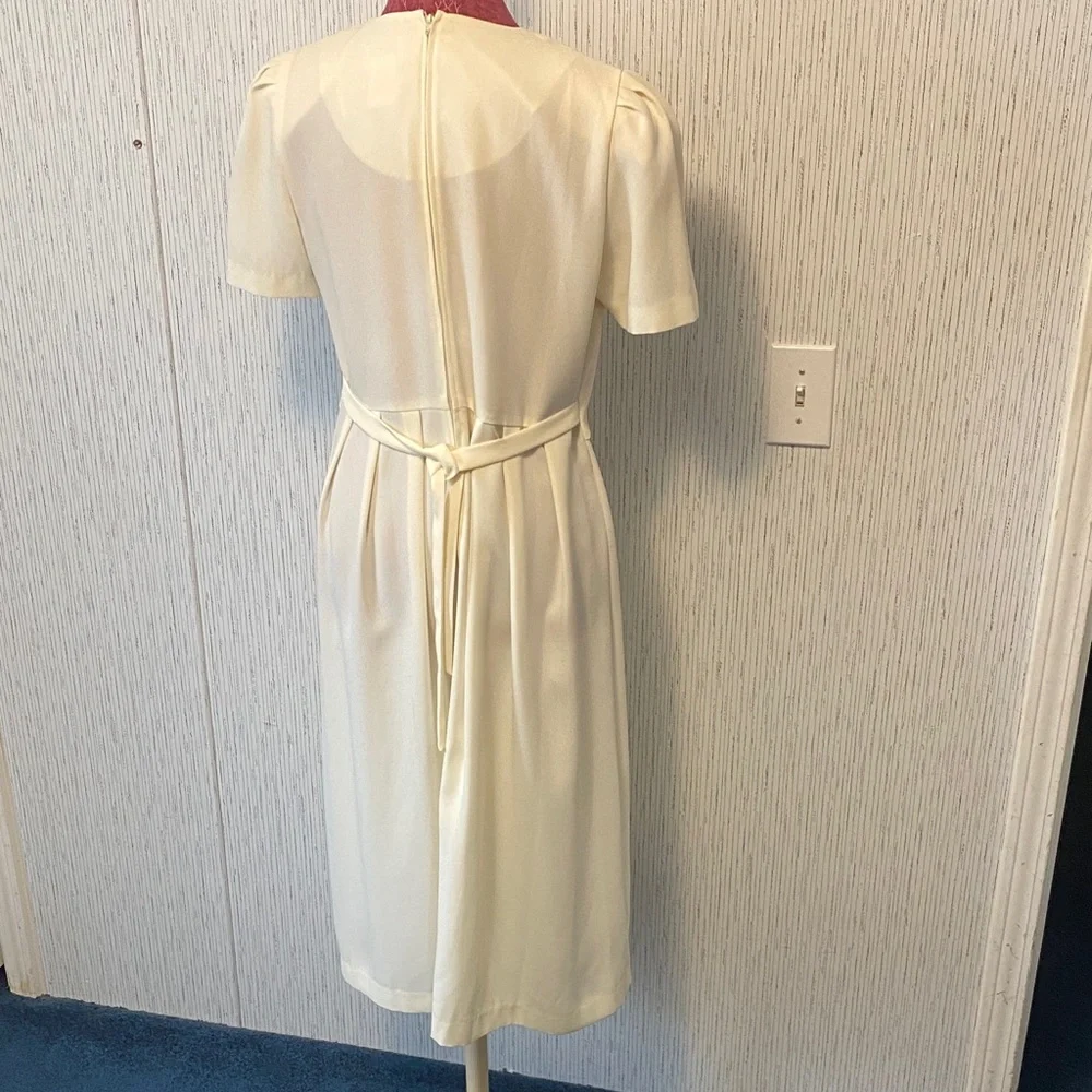 Peri  Size 12P Elegant Cream Floral Embroidered  Midi Event Party Evening Dress - Picture 4 of 7